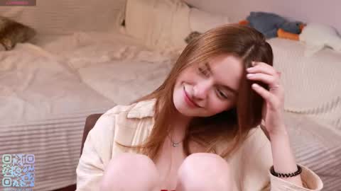 Snapshot of monabrickell chatting on 10.07.25 Mona online show from 10.07.25