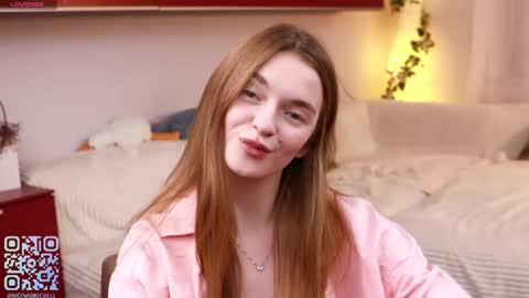 Snapshot of monabrickell chatting on 10.09.25 Mona online show from 10.09.25