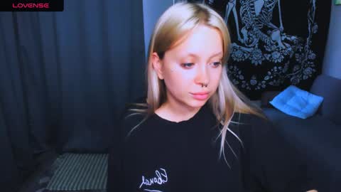 Snapshot of monalauu chatting on 05.29.26 online show from 05.29.26