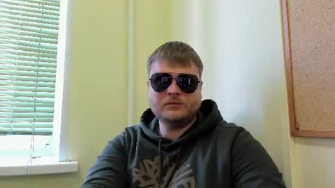 Snapshot of moneycumshot chatting on 06.19.26 Alex online show from 06.19.26