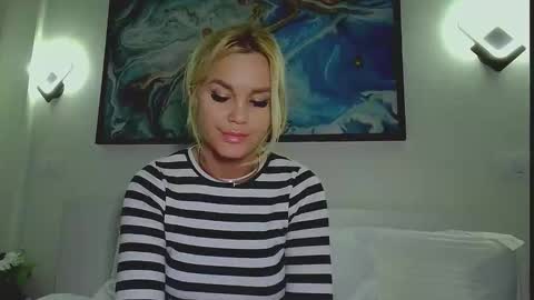 Snapshot of moni_ chatting on 05.14.26 Monica online show from 05.14.26