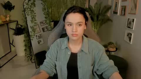 Snapshot of monicafarmer chatting on 05.20.26 monica online show from 05.20.26