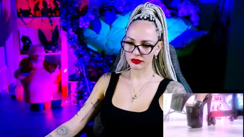 Monika online show from 11.19.25