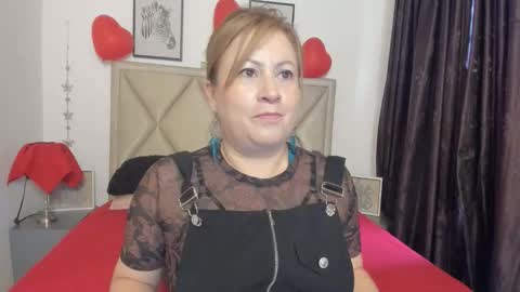 Snapshot of monicapink_ chatting on 02.12.26 Mony online show from 02.12.26