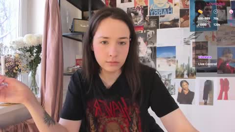 Snapshot of monicarocket chatting on 01.06.25 Monica online show from 01.06.25