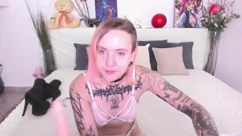 Snapshot of monikalowww chatting on 09.24.25 monikalowww online show from 09.24.25