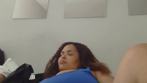 Snapshot of moniqueandpapi chatting on 04.18.26 Moniquelalatina online show from 04.18.26