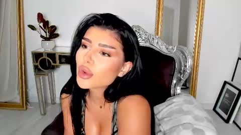 Snapshot of moniqueeass chatting on 07.19.26 Alessia online show from 07.19.26