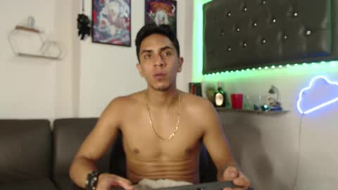 Snapshot of monkey_uchiha77 chatting on 03.12.25 simon dice online show from 03.12.25