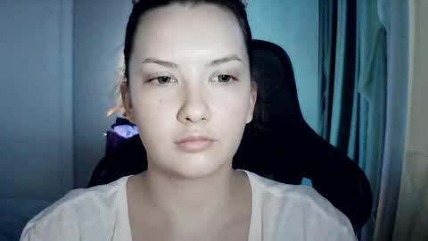 Snapshot of moodiemira chatting on 06.06.26 moodiemira online show from 06.06.26