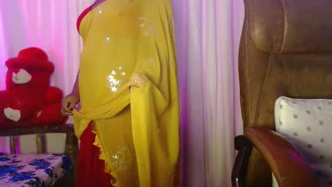 Snapshot of moody_maya chatting on 10.21.25 Maya online show from 10.21.25