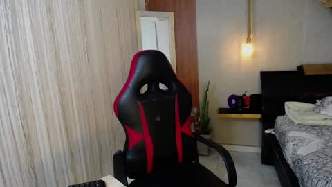 moon_and_fire_ online show from 11.09.25