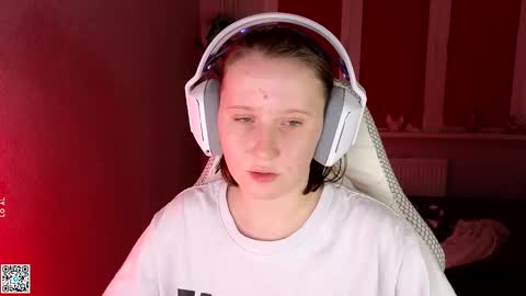 Snapshot of moon_avengers chatting on 09.15.25 Lola online show from 09.15.25