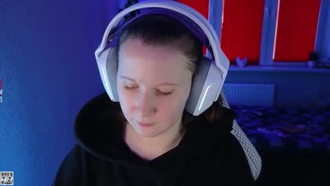 Snapshot of moon_avengers chatting on 10.09.25 Lola online show from 10.09.25