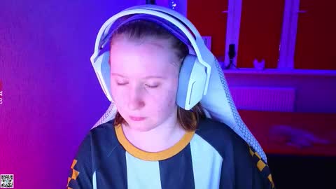 Snapshot of moon_avengers chatting on 11.07.25 Lola online show from 11.07.25