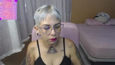Snapshot of moon_cat85 chatting on 06.18.26 Luna online show from 06.18.26