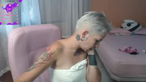 Snapshot of moon_cat85 chatting on 06.19.26 Luna online show from 06.19.26