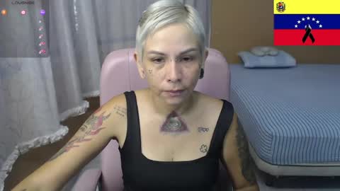 Snapshot of moon_cat85 chatting on 06.28.26 Luna online show from 06.28.26