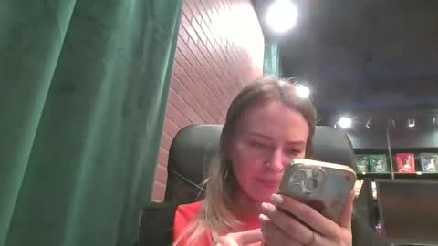 Snapshot of moon_light_girl chatting on 03.05.25 moon_light_girl online show from 03.05.25