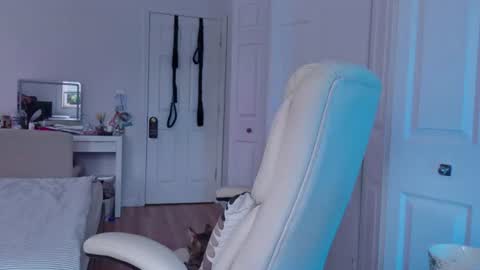 Snapshot of moon_light_girl chatting on 06.18.26 moon_light_girl online show from 06.18.26