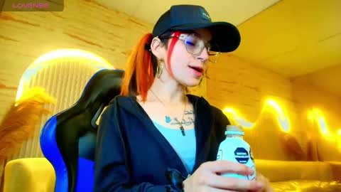 Snapshot of moon_red_r chatting on 05.19.26 Moon online show from 05.19.26