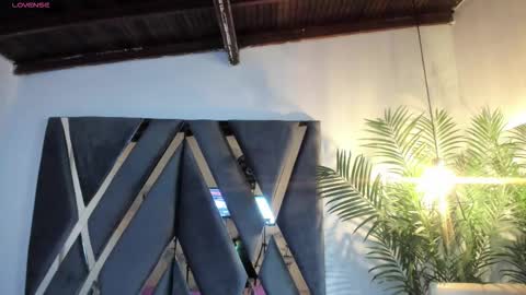 Snapshot of moon_swt_ chatting on 11.23.25 Luna online show from 11.23.25