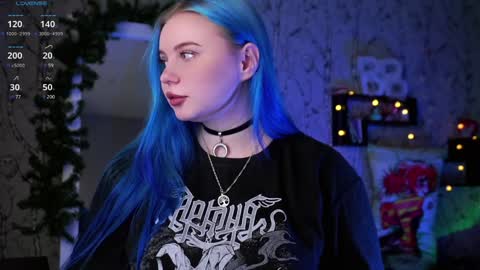 Snapshot of moon_valkyriie chatting on 01.20.25 Emilia online show from 01.20.25