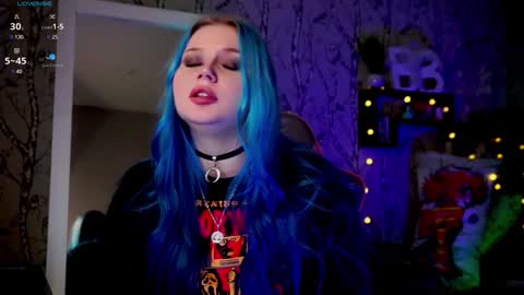 Snapshot of moon_valkyriie chatting on 02.07.25 Emilia online show from 02.07.25