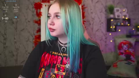 Snapshot of moon_valkyriie chatting on 09.30.25 Emilia online show from 09.30.25