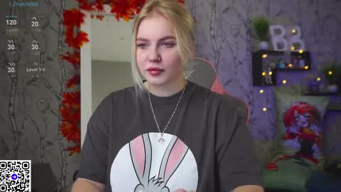 Snapshot of moon_valkyriie chatting on 10.14.25 Emilia online show from 10.14.25