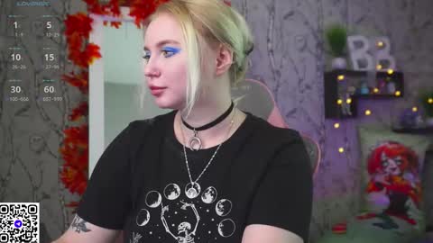 Snapshot of moon_valkyriie chatting on 10.24.25 Emilia online show from 10.24.25