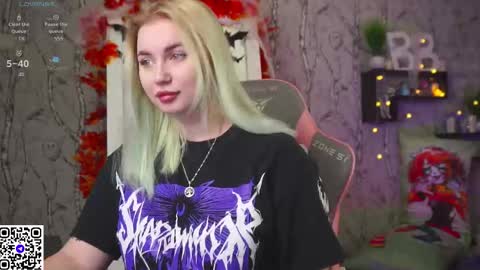 Snapshot of moon_valkyriie chatting on 10.26.25 Emilia online show from 10.26.25