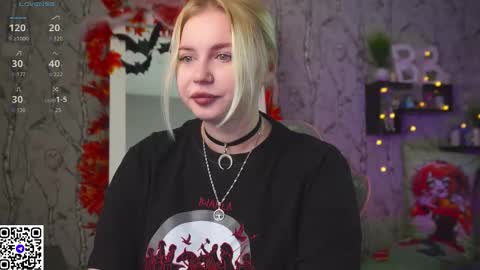 Snapshot of moon_valkyriie chatting on 10.30.25 Emilia online show from 10.30.25