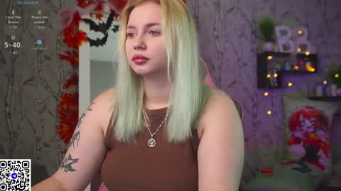 Snapshot of moon_valkyriie chatting on 11.01.25 Emilia online show from 11.01.25