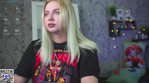 Snapshot of moon_valkyriie chatting on 12.16.25 Emilia online show from 12.16.25