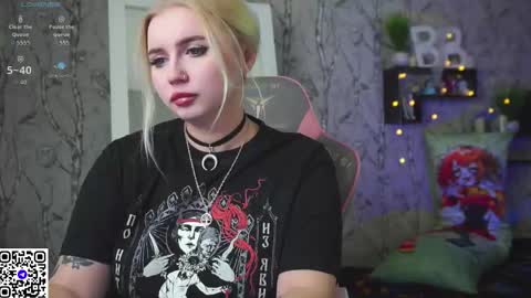 Snapshot of moon_valkyriie chatting on 12.23.25 Emilia online show from 12.23.25