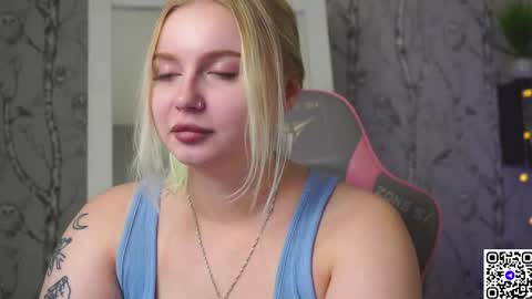 Snapshot of moon_valkyriie chatting on 01.05.26 Emilia online show from 01.05.26