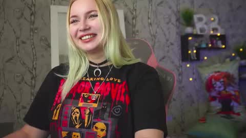 Snapshot of moon_valkyriie chatting on 02.03.26 Emilia online show from 02.03.26