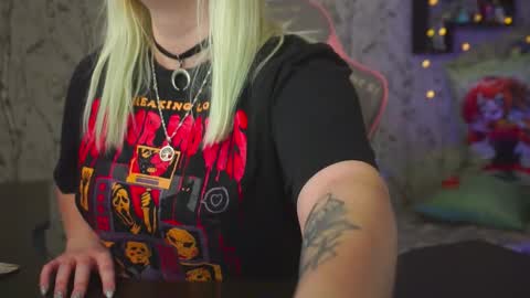 Snapshot of moon_valkyriie chatting on 02.03.26 Emilia online show from 02.03.26