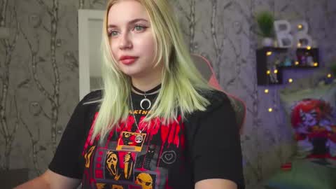 Snapshot of moon_valkyriie chatting on 02.03.26 Emilia online show from 02.03.26