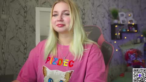 Snapshot of moon_valkyriie chatting on 02.05.26 Emilia online show from 02.05.26