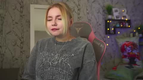 Snapshot of moon_valkyriie chatting on 02.27.26 Emilia online show from 02.27.26