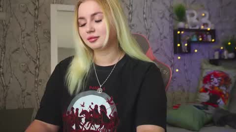 Snapshot of moon_valkyriie chatting on 03.01.26 Emilia online show from 03.01.26