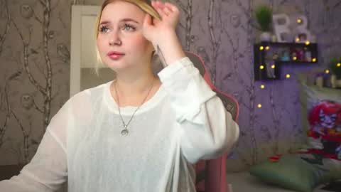 Snapshot of moon_valkyriie chatting on 03.03.26 Emilia online show from 03.03.26