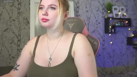 Snapshot of moon_valkyriie chatting on 06.10.26 Emilia online show from 06.10.26