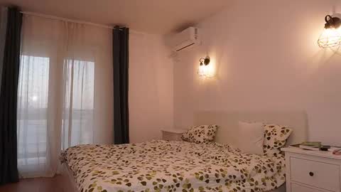 Snapshot of moondao chatting on 10.22.25 Anna online show from 10.22.25