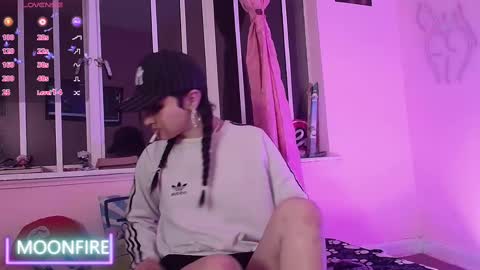 Snapshot of moonfiredance chatting on 03.05.25 Nicky online show from 03.05.25