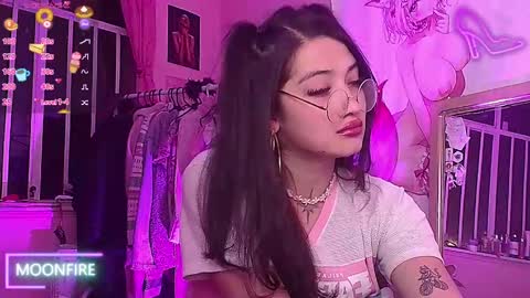 Snapshot of moonfiredance chatting on 09.25.25 Nicky online show from 09.25.25