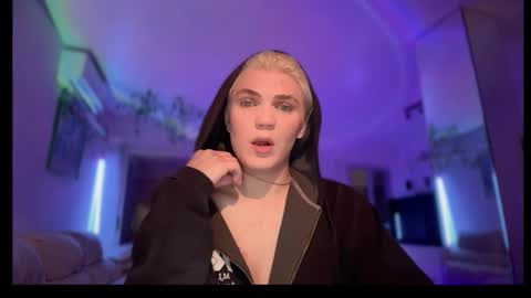 Snapshot of moonflamek chatting on 03.29.26 moonflamek online show from 03.29.26