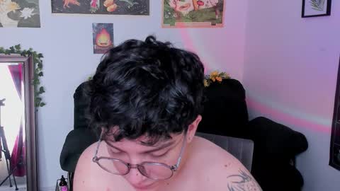 Snapshot of moonlight_baee chatting on 01.12.26 Clove online show from 01.12.26